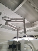 SKYTRON INFINITY DUAL SURGICAL LIGHTS, CEILING MOUNT W/ CONTROL BOX (PROFESSIONAL DE-INSTALLATION AND INSURANCE REQUIRED)