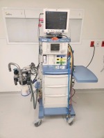 DRAGER FABIUS TIRO ANESTHESIA SYSTEM (DOM 2007, SN ARYD-0045) W/ VOLUME CONTROL, PRESSURE CONTROL, PRESSURE SUPPORT, MAN SPONT, MINDRAY PM-9000 PATIENT MONITOR