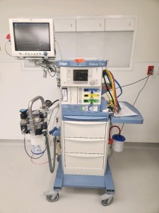 DRAGER FABIUS TIRO ANESTHESIA SYSTEM (DOM 2007, SN ARYD-0047) W/ VOLUME CONTROL, PRESSURE CONTROL, PRESSURE SUPPORT, MAN SPONT, MINDRAY PM-9000 PATIENT MONITOR