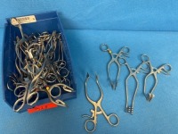 LOT OF ASSORTED RETRACTORS