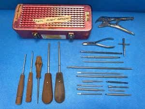 SYNTHES SMALL SCREW RELMOVAL SET