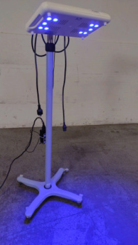 OHMEDA LULLABY LED PHOTOTHERAPY SYSTEM ON ROLLING STAND