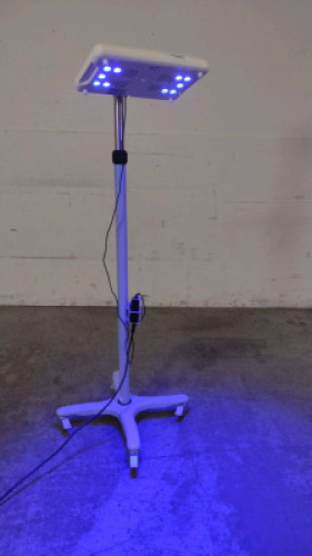 OHMEDA LULLABY LED PHOTOTHERAPY SYSTEM ON ROLLING STAND