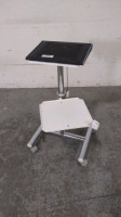 TARGUS ROLLING STAND