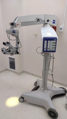 ZIESS OPMI VISU 200 SURGICAL MICROSCOPE WITH FOOT PEDAL ON S8 STAND