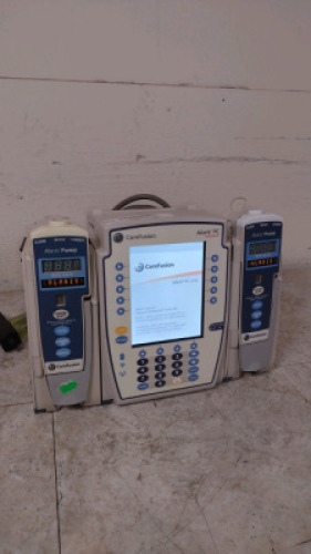 CAREFUSION ALARIS PC 8015 INFUSION PUMP WITH 2 ALARIS 8100 PUMP MODULES