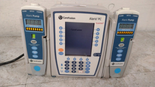 CAREFUSION ALARIS PC 8015 INFUSION PUMP WITH 2 ALARIS 8100 PUMP MODULES