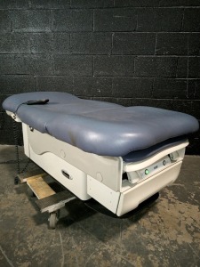 MIDMARK 623-008 EXAM TABLE WITH FOOT AND HAND CONTROLS