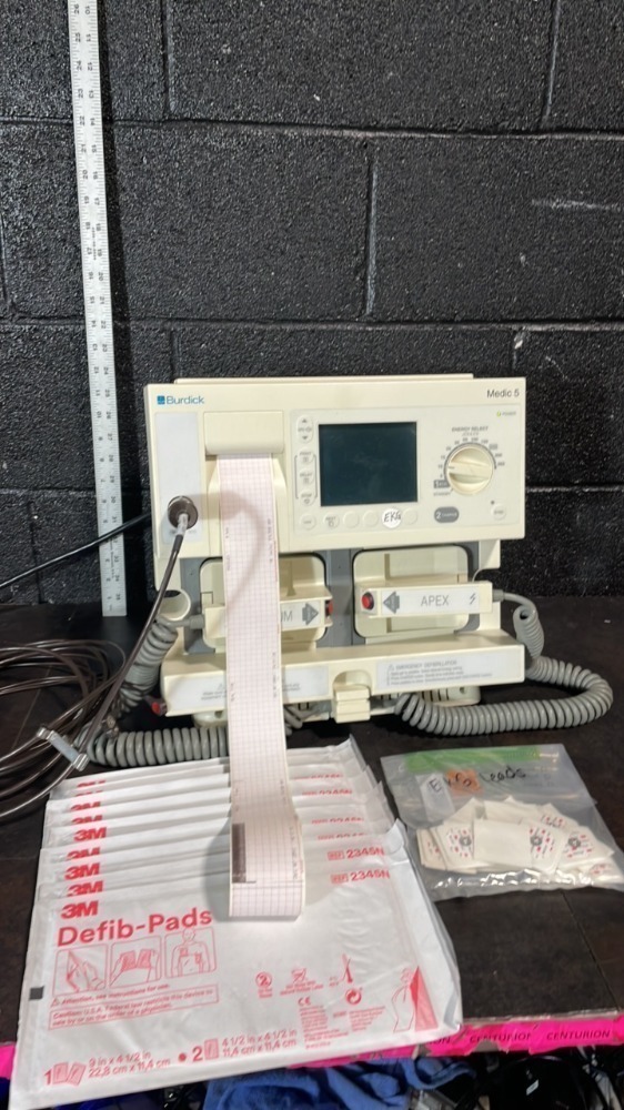 BURDICK MEDIC DEFIB WITH PADDLES