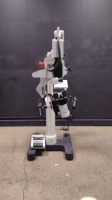 LEICA M 500-N NEUROSURGICAL MICROSCOPE TO INCLUDE SINGLE MOUNT BINOCULAR WITH EYEPIECES BOTH (10X/21) BOTTOM LENSE & MULTI-FUNCTION FOOTSWITCH ON STAND