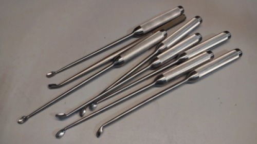 LOT OF EXTRA LONG HEAVY DUTY CURETTES