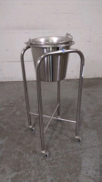 PEDIGO ROLLING KICK BUCKET STAND