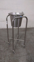 PEDIGO ROLLING KICK BUCKET STAND