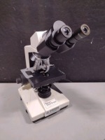 SEILER LAB MICROSCOPE WITH 4 OBJECTIVES