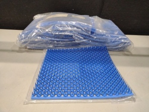 LOT OF 12 SYMMETRY MAT, SILICONE, FOR HALF SIZE BASKETS, DIMENSIONS 11.5 X 11.5 IN; LOT NUMBER 144537; PART NUMBER SM115115; NEW