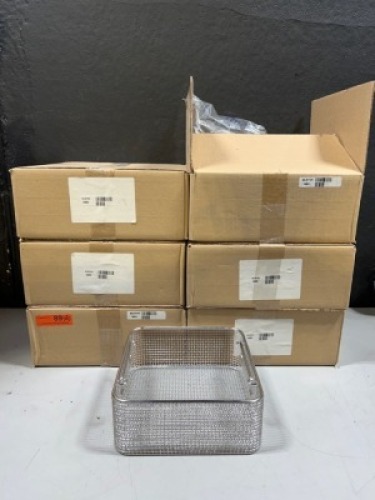 LOT OF 6 CONTAINER, 245 X 255 X 100, 1/2 SIZE LARGE 4 IN; LOT NUMBER 246830; PART NUMBER MIL3517210; NEW