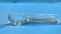 LOT OF 11 SYMMETRY RETRACTOR DEAVER 1 IN WIDE STANDARD HANDLE 10 IN LOT 303 15 NEW PART NUMBER 23-7244---; LOT OF 5 RILEY BRACKET RETAINER 3 4 IN - 1 3 25 IN DIAMETER SILICONE EXPANDABLE LOT 49152-40-1 NEW PART NUMBER 2-8105; SYMMETRY RETRACTOR RICHARDSON