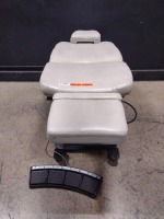 MIDMARK 411 POWER EXAM CHAIR (LOCATED AT 3325 MOUNT PROSPECT ROAD, FRANKLIN PARK, IL, 60131)