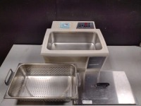 AMSCO RELIANCE SONIC 550 ULTRASONIC CLEANER (LOCATED AT 3325 MOUNT PROSPECT ROAD, FRANKLIN PARK, IL, 60131)