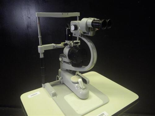 CARL ZEISS SLIT LAMP ON RELIANCE STAND