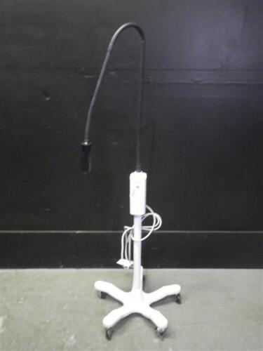 WELCH ALLYN GS EXAM LIGHT ON ROLLING STAND