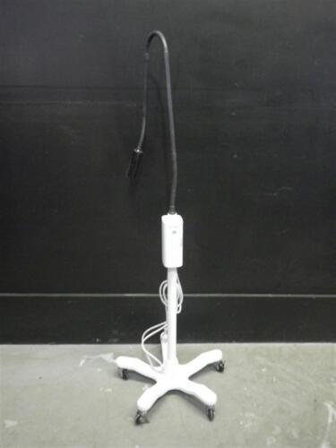 WELCH ALLYN GS EXAM LIGHT ON ROLLING STAND