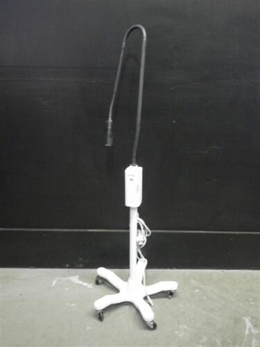 WELCH ALLYN GS EXAM LIGHT ON ROLLING STAND