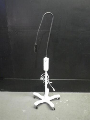 WELCH ALLYN GS EXAM LIGHT ON ROLLING STAND