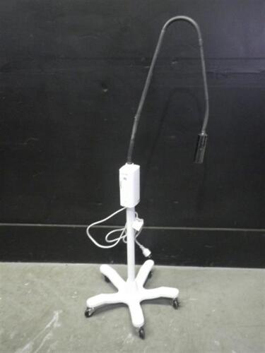 WELCH ALLYN GS EXAM LIGHT ON ROLLING STAND