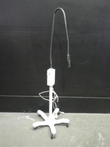 WELCH ALLYN GS EXAM LIGHT ON ROLLING STAND