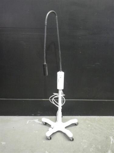 WELCH ALLYN GS EXAM LIGHT ON ROLLING STAND