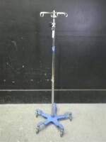 IV POLE ON ROLLING STAND