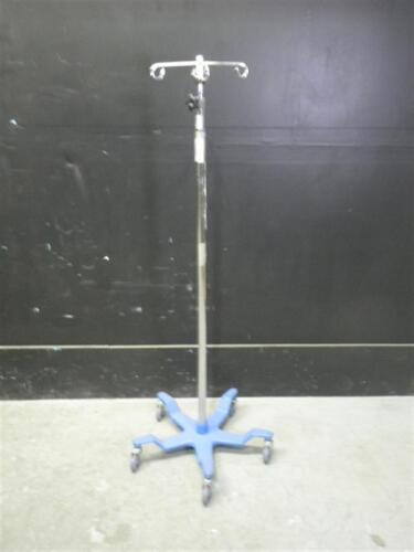 IV POLE ON ROLLING STAND