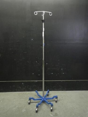 IV POLE ON ROLLING STAND