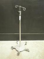 IV POLE ON ROLLING STAND