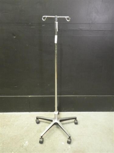 IV POLE ON ROLLING STAND