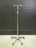 IV POLE ON ROLLING STAND