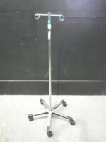 IV POLE ON ROLLING STAND