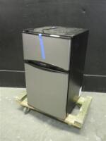 FRIGIDAIRE MINI FRIDGE/FREEZER