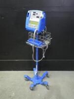 GE DINAMAP PRO 200 VITAL SIGNS MONITOR WITH BP CABLE ON ROLLING STAND