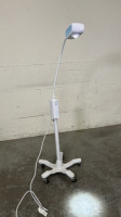 WELCH ALLYN GS 300 EXAM LIGHT ON ROLLING STAND