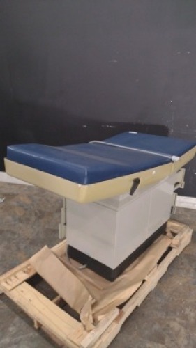 MIDMARK 404 EXAM TABLE