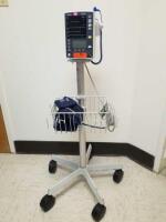 MINDRAY DATASCOPE ACCUTORR V VITAL SIGNS MONITOR ON CART