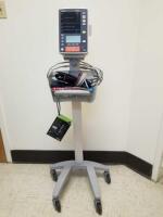 MINDRAY DATASCOPE ACCUTORR V VITAL SIGNS MONITOR ON CART