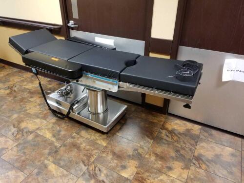 NUVO V750 SURGICAL TABLE