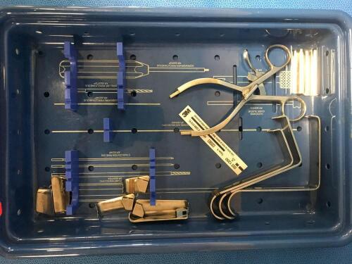 SOFT TISSUE RETRACTOR SET