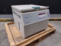 HERAEUS MEGAFUGE 1.0 CENTRIFUGE