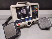 MEDTRONIC/PHYSIO-CONTROL LIFEPAK 20 DEFIB WITH PACING, 3 LEAD ECG, ANALYZE, PADDLES