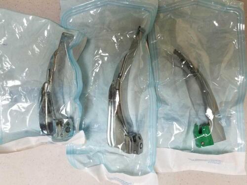 LOT OF LARYNGOSCOPE BLADES