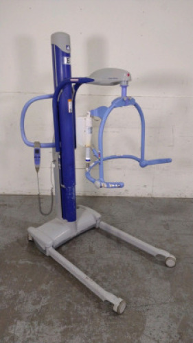 ARJO MAXI MOVE PATIENT LIFT WITH HAND CONTROL